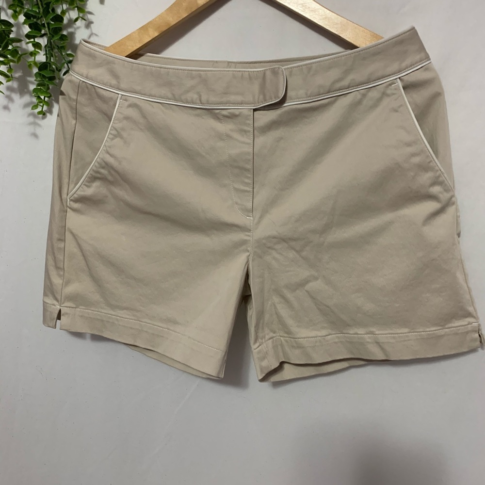 Nike women’s tan golf shorts size M